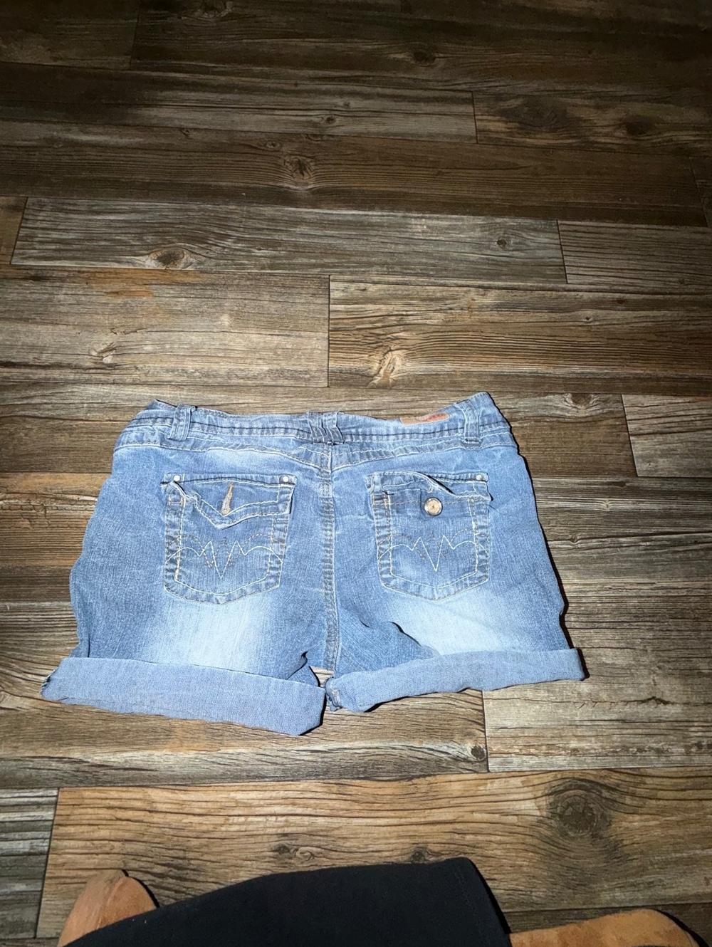 Vintage Bongo low rise cuffed denim shorts - Picture 3 of 4